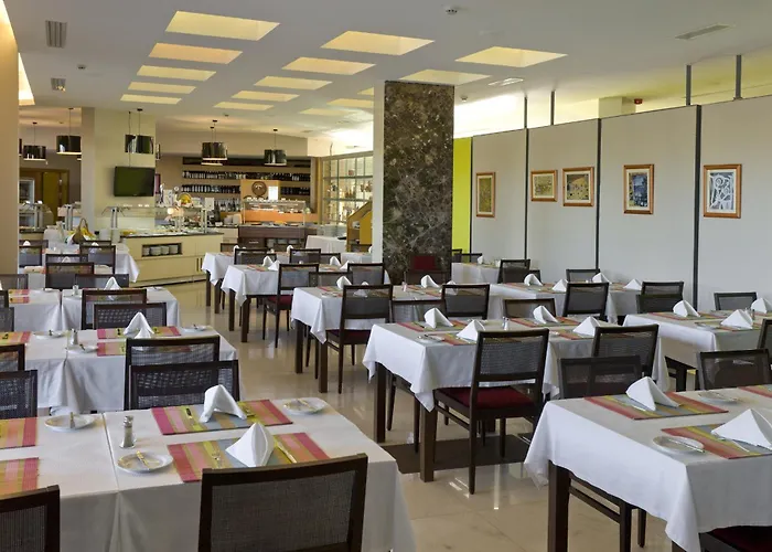 מלון דירות Alfagar Village 3*