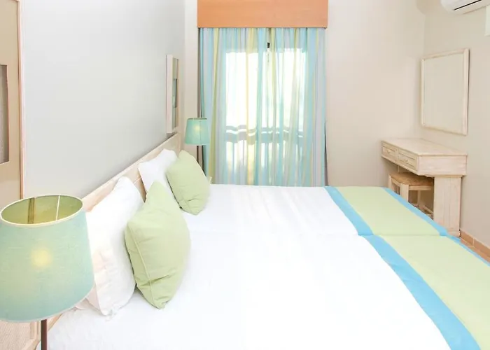 Alfagar Village מלון דירות 3*