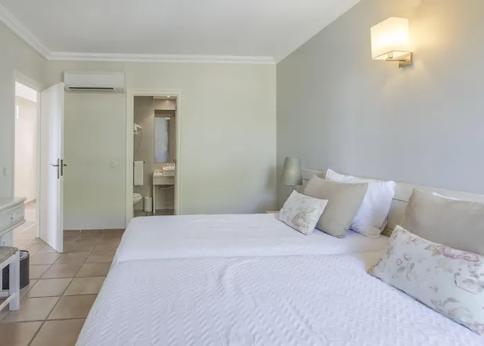 Alfagar Village מלון דירות