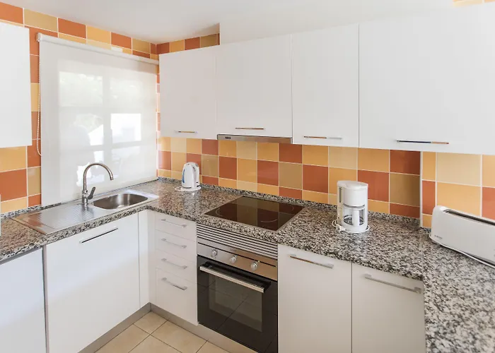 מלון דירות Alfagar Village 3*