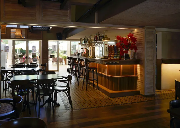 Alfagar Village מלון דירות אלבופיירה