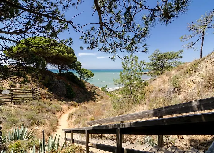 מלון דירות Alfagar Village 3*